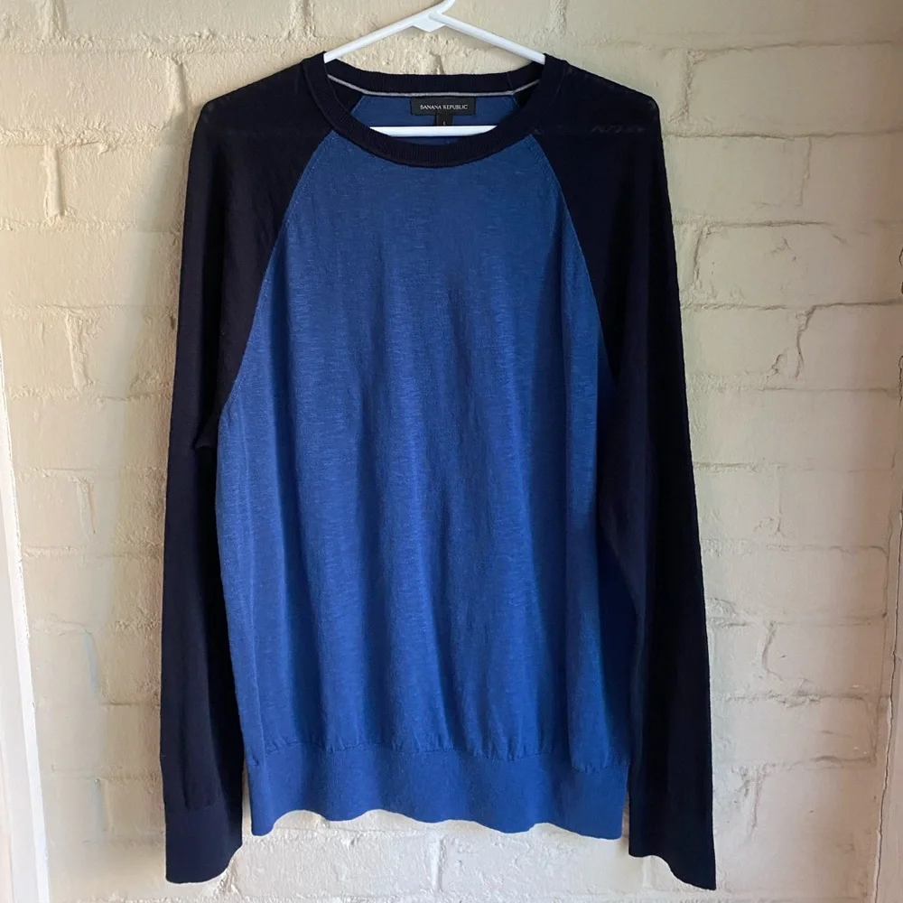 Banana Republic men’s sz large NWT dark navy blue & light blue crewneck